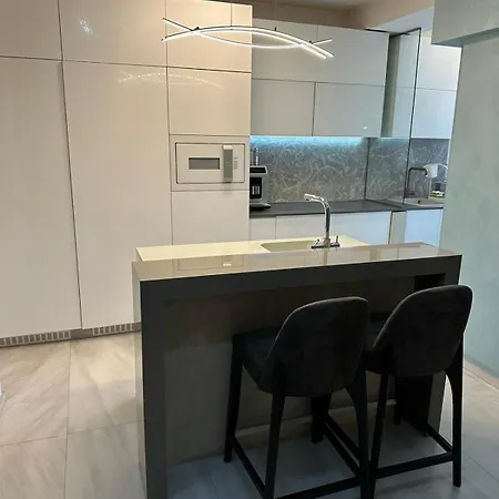 Luxury 2 Bedrooms, Near Center & East Gate Mall Apartamento Escópia