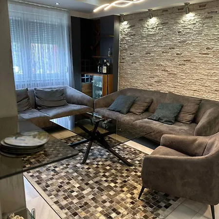 Luxury 2 Bedrooms, Near Center & East Gate Mall Apartamento Escópia