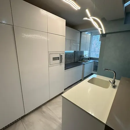 Luxury 2 Bedrooms, Near Center & East Gate Mall * Escópia
