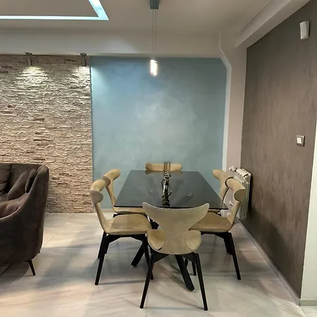 Luxury 2 Bedrooms, Near Center & East Gate Mall Escópia