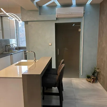 Luxury 2 Bedrooms, Near Center & East Gate Mall *