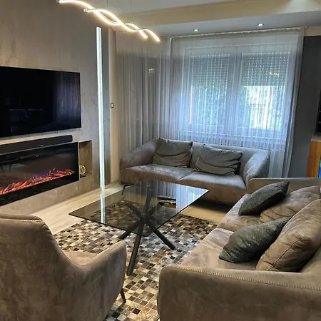 Luxury 2 Bedrooms, Near Center & East Gate Mall Apartamento Escópia