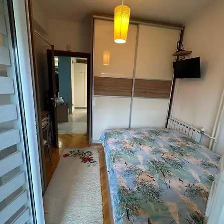 Luxury 2 Bedrooms, Near Center & East Gate Mall Escópia