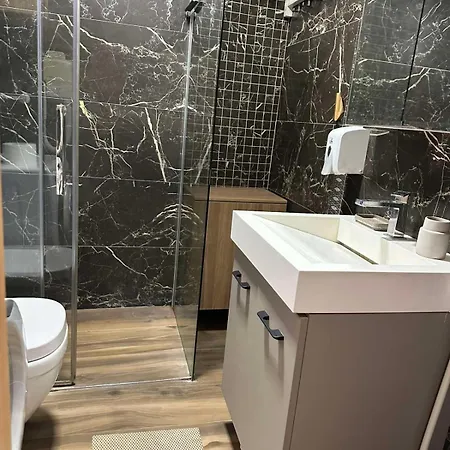 Luxury 2 Bedrooms, Near Center & East Gate Mall * Escópia
