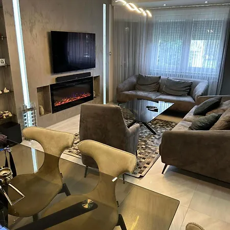 Luxury 2 Bedrooms, Near Center & East Gate Mall