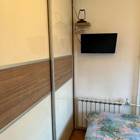 Luxury 2 Bedrooms, Near Center & East Gate Mall Escópia