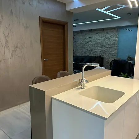 Apartamento Luxury 2 Bedrooms, Near Center & East Gate Mall Escópia
